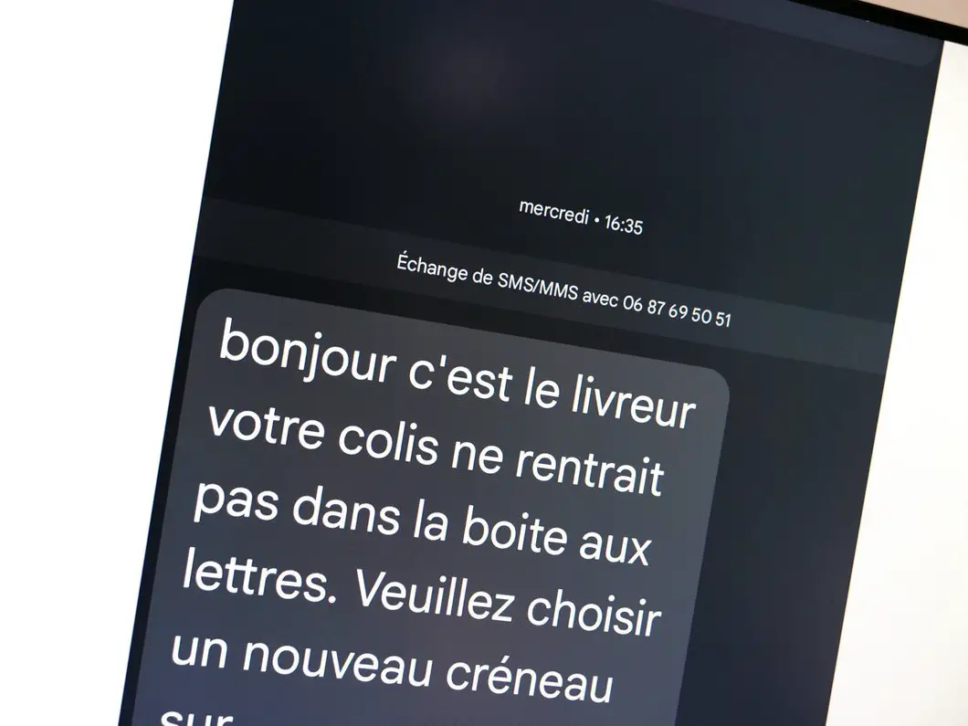 Attention à Cette Nouvelle Arnaque Au Colis Non Livré Qui Sévit Par SMS ...