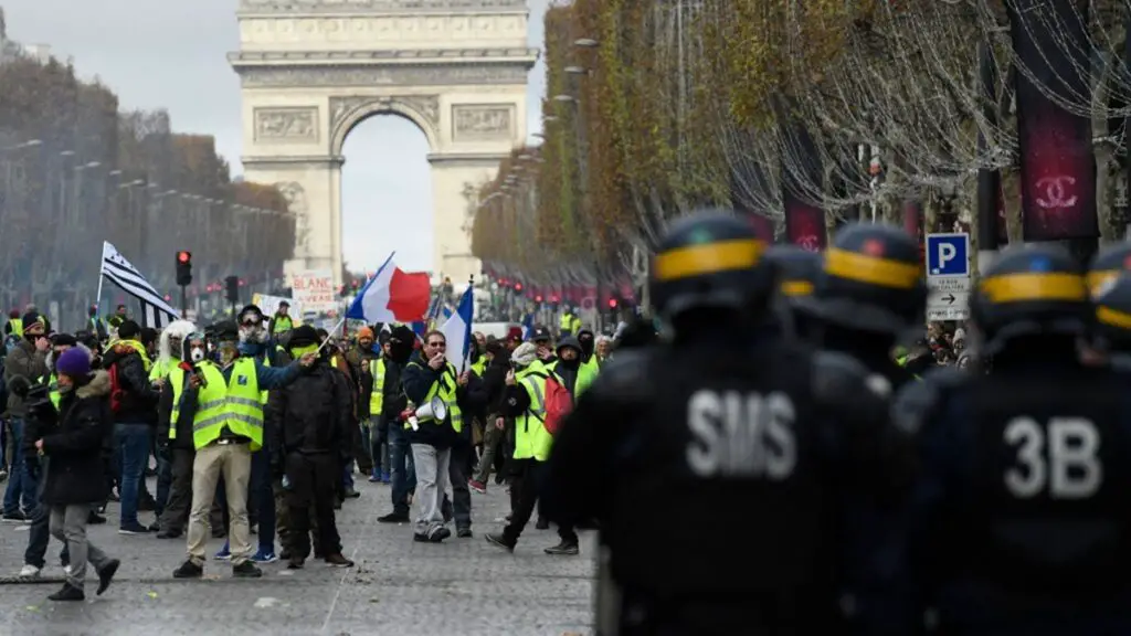 La genèse nébuleuse du mouvement "Bloquons tout" rappelle celle du mouvement des "gilets jaunes" (ici à Paris, en novembre 2018). ©AFP